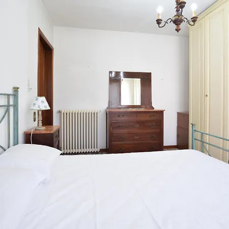 2 Bedroom Cozy In Apartment