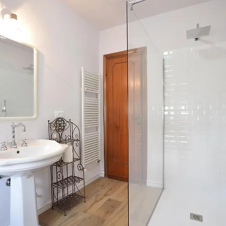 Apartment 2 Bedroom Cozy In Camaiore